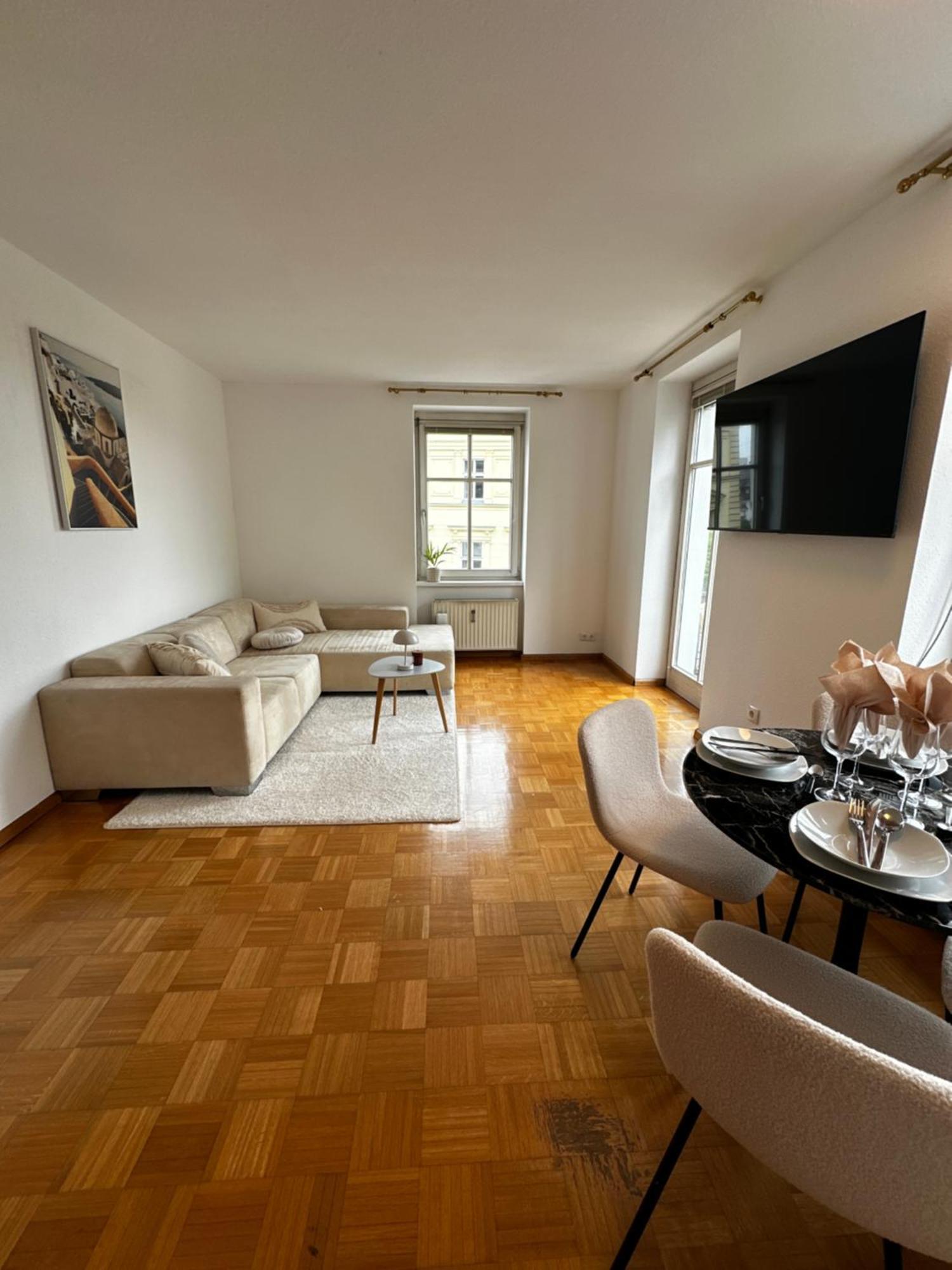 Appartement Mit Balkon Und Seeblick